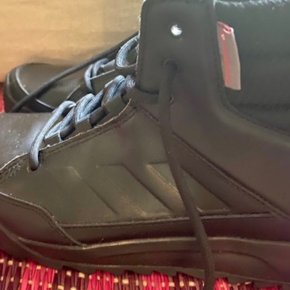 ADIDAS Climawarm Traxion boots - women's size 8.5 - black on black - Picture 2 of 9
